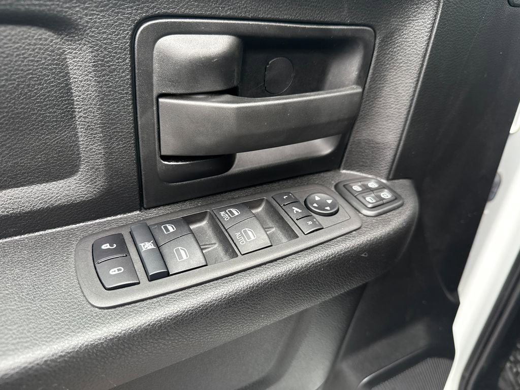 Used 2024 RAM 3500 Tradesman w/ Chrome Appearance Group image 4