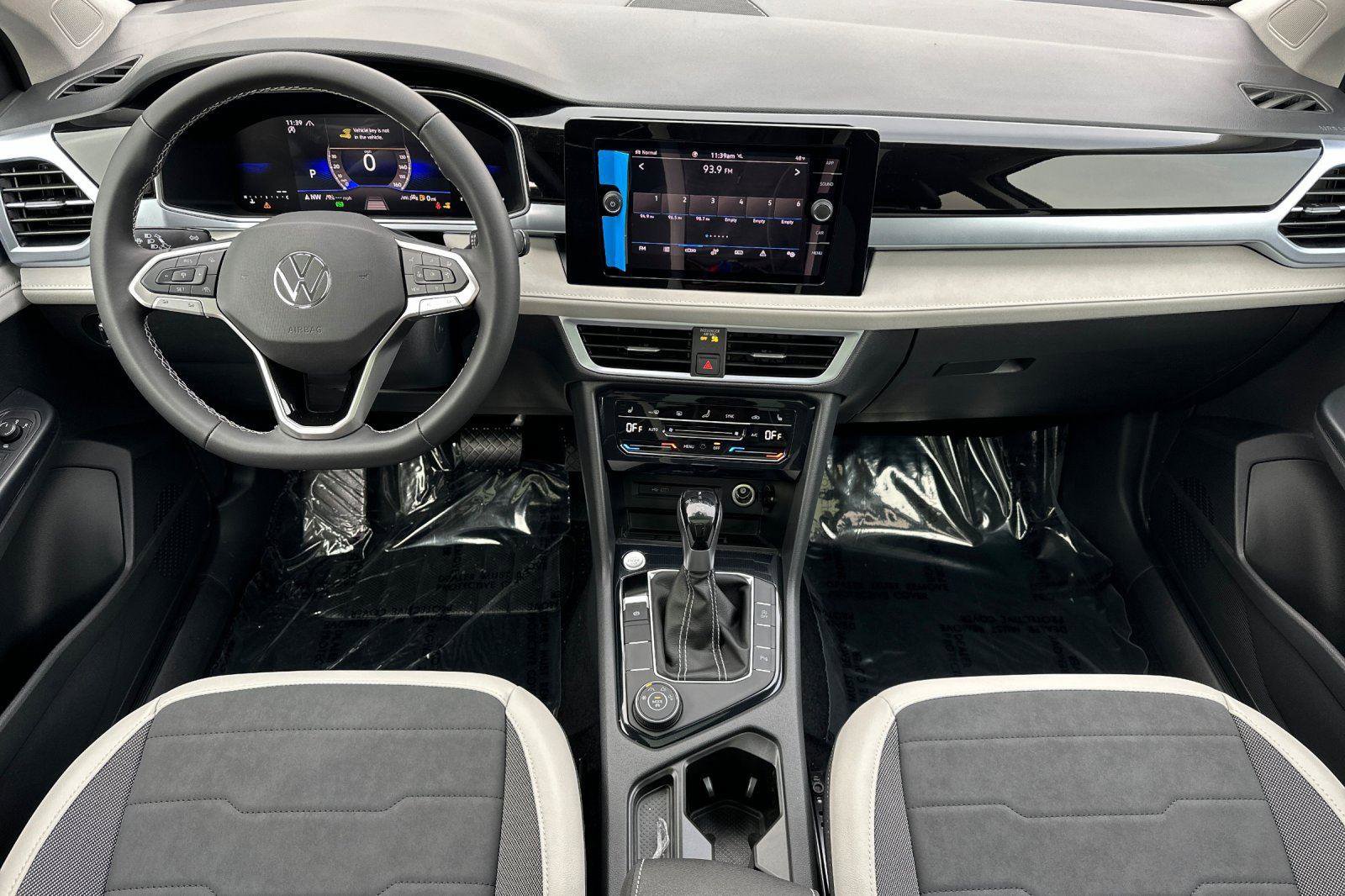 New 2026 Volkswagen Taos SE image 12