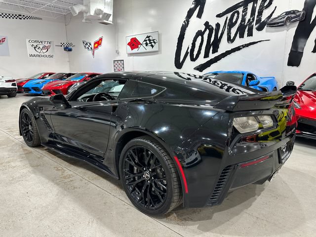 Used 2015 Chevrolet Corvette Z06 w/ 3LZ Preferred Equipment Group RWD image 16