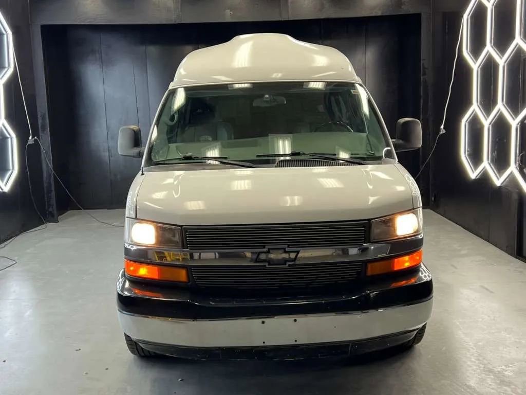Used 2006 Chevrolet Express 1500 w/ Preferred Equipment Group image 40