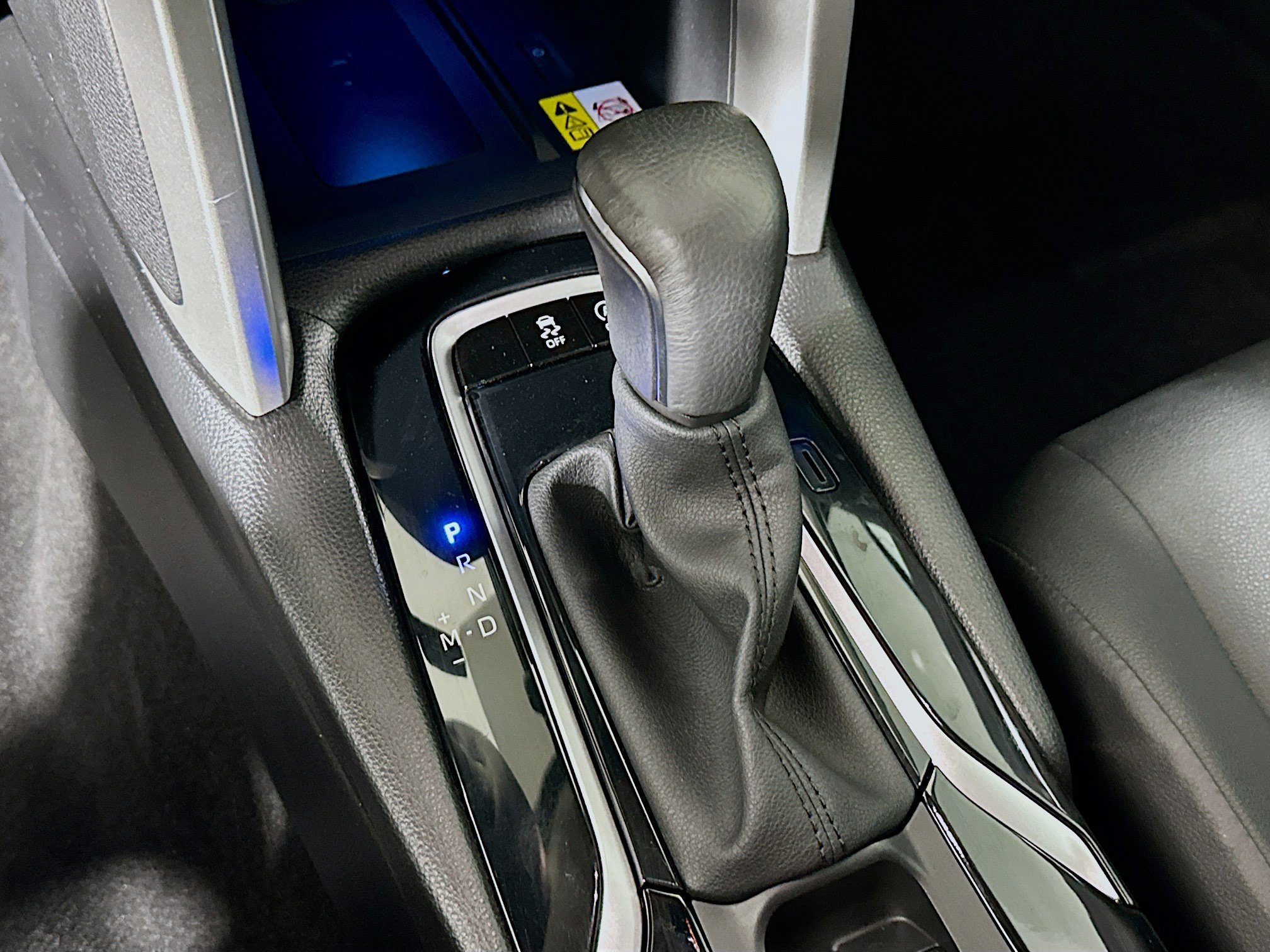 Used 2023 Toyota Corolla Cross XLE w/ Convenience Package image 24