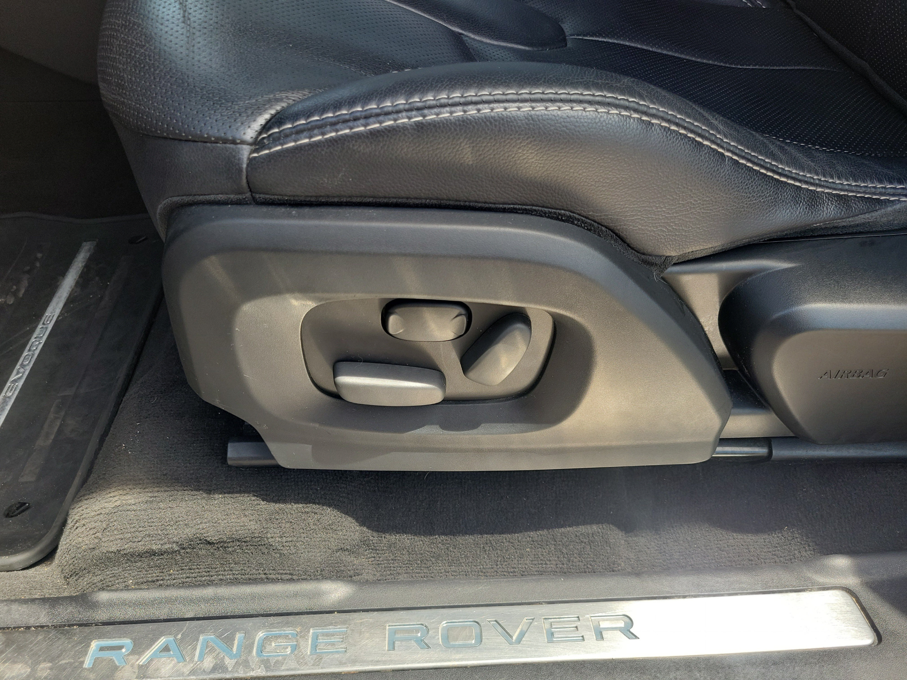 Used 2015 Land Rover Range Rover Evoque Dynamic AWD/4WD image 9