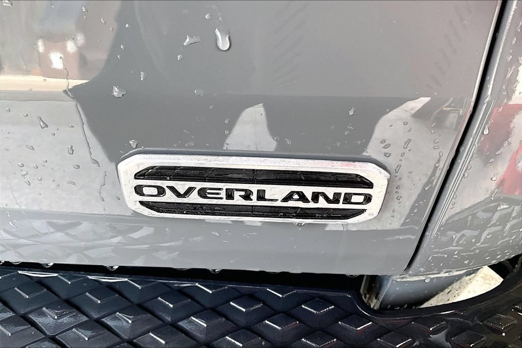 Used 2022 Jeep Gladiator Overland w/ Cold Weather Group AWD/4WD image 24