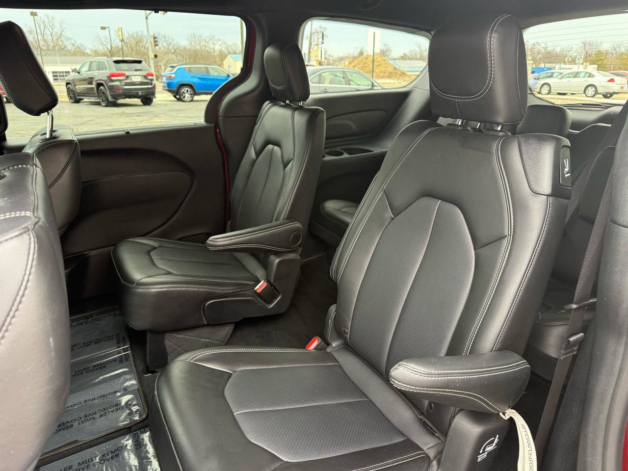 Used 2025 Chrysler Pacifica Select image 11