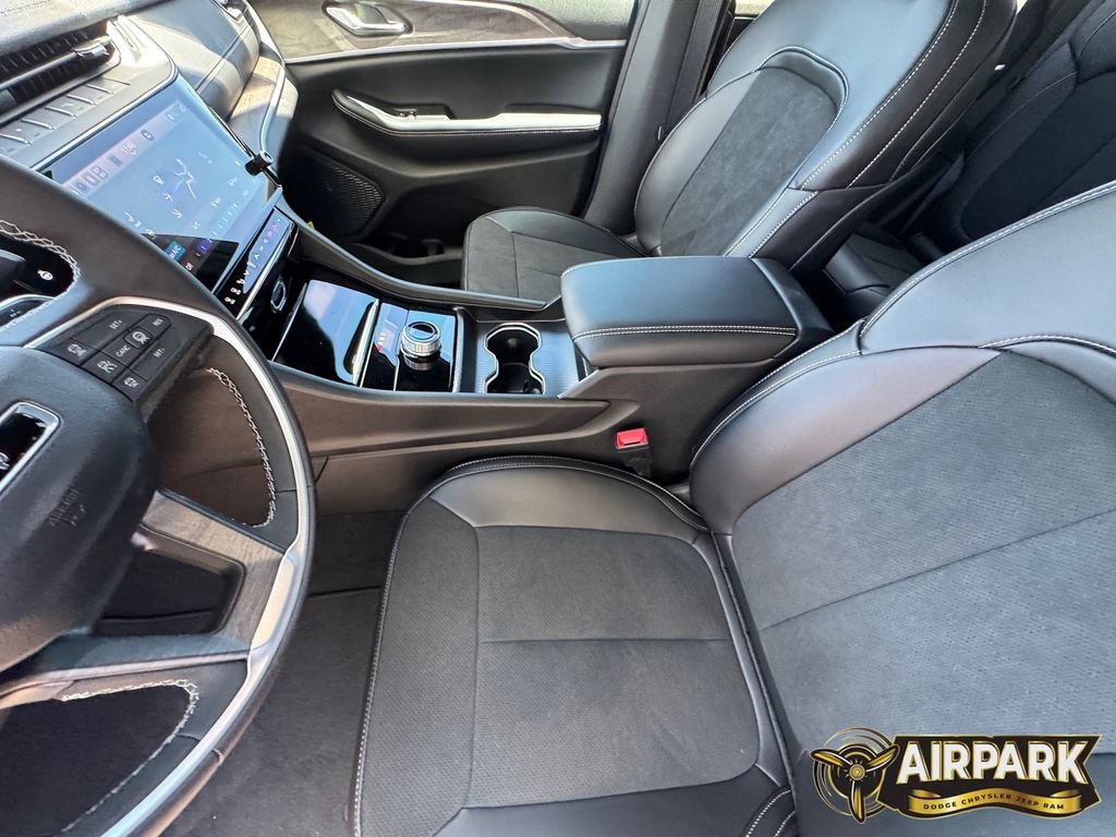 New 2026 Jeep Grand Cherokee Altitude RWD image 18