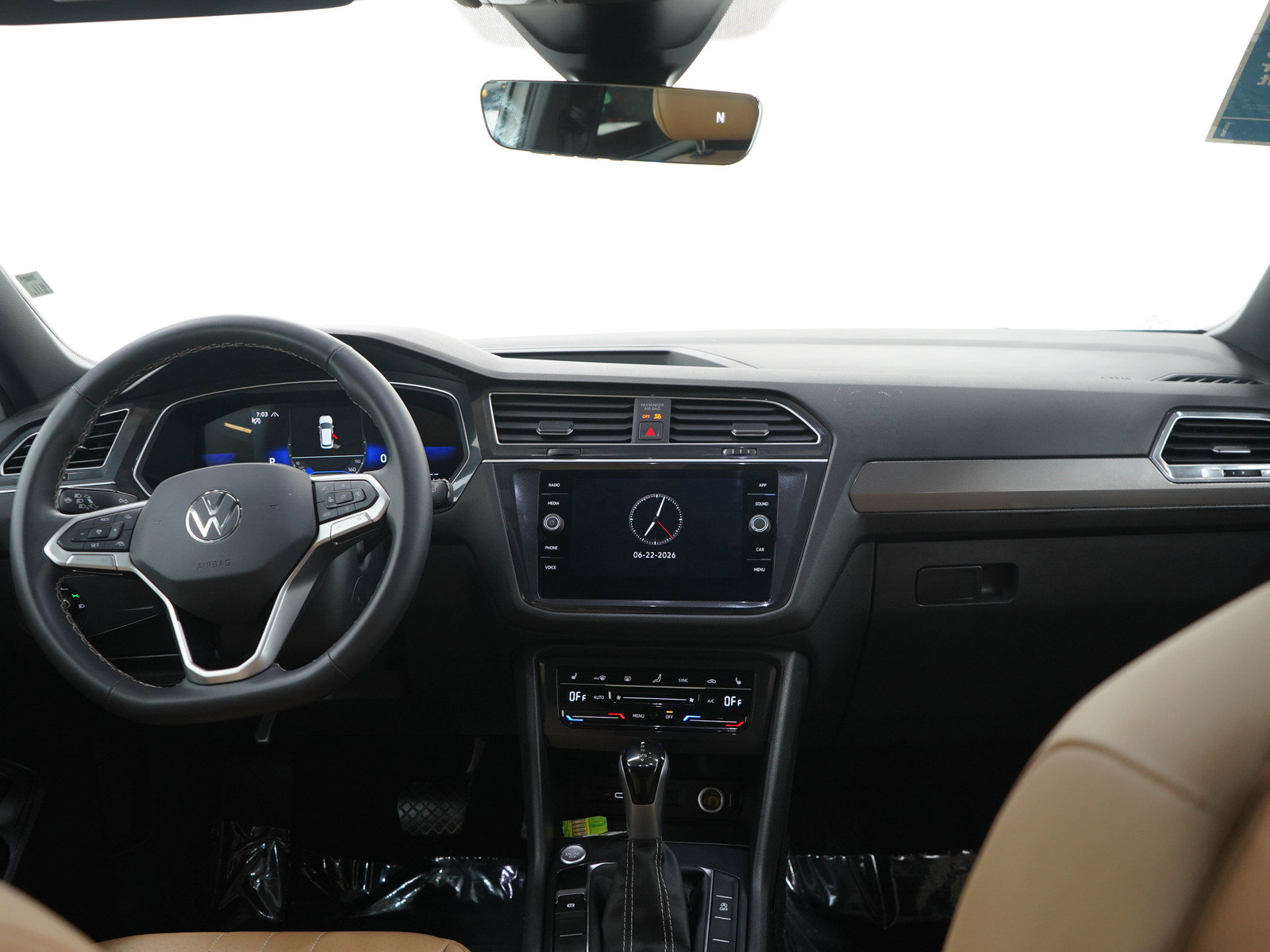 Used 2024 Volkswagen Tiguan SE AWD/4WD image 13