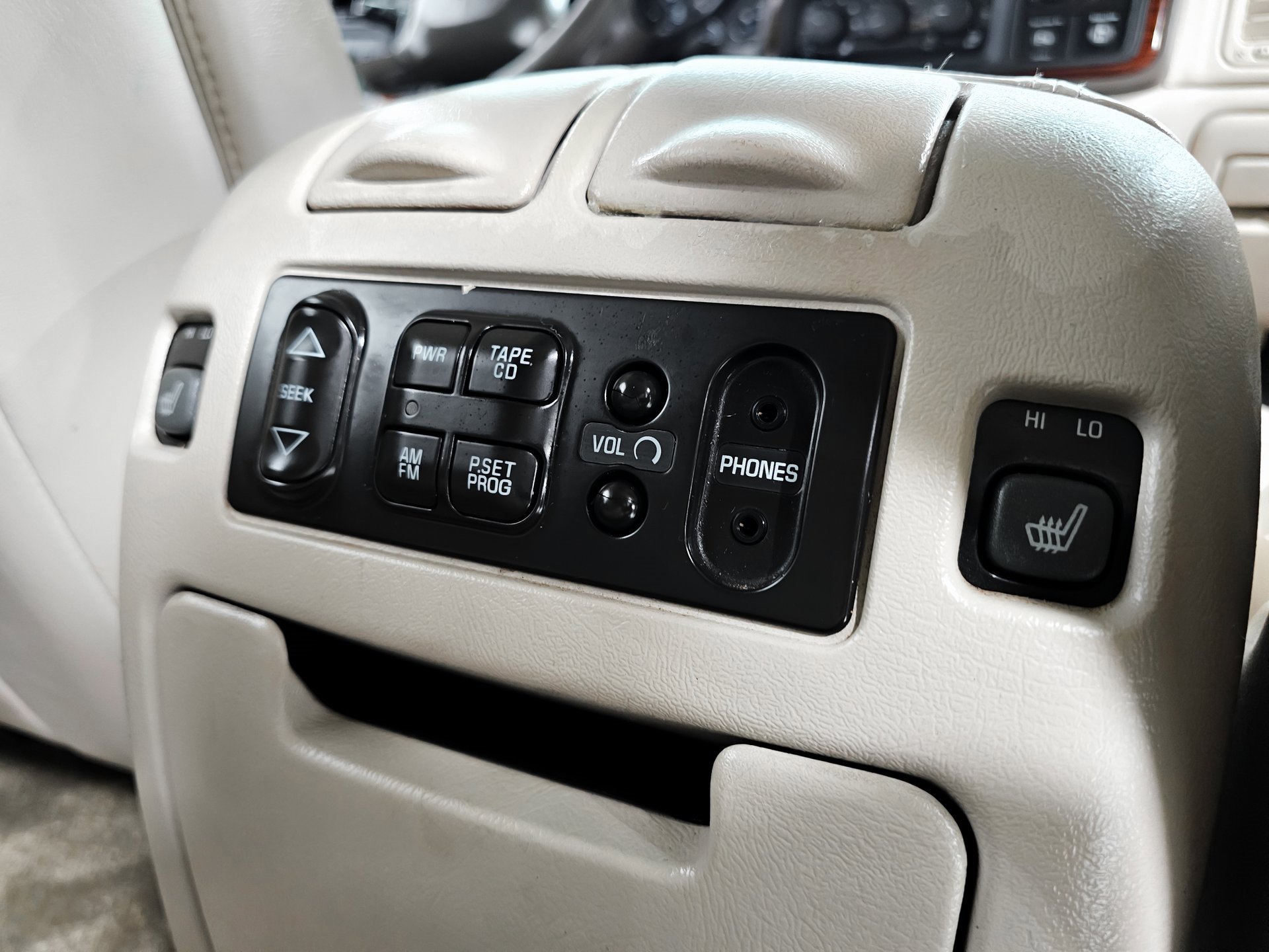 Used 2002 Cadillac Escalade AWD image 18