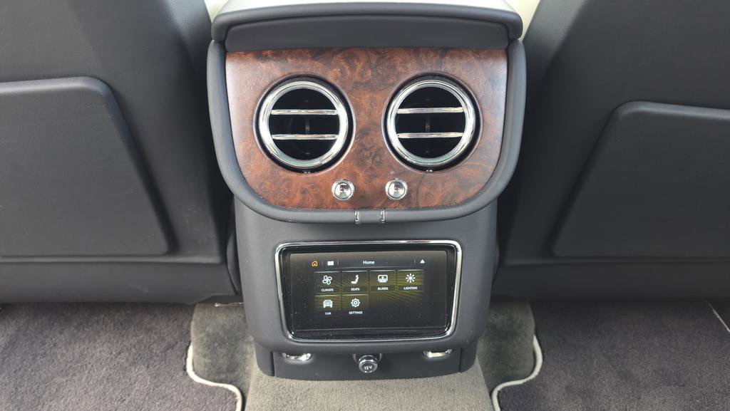 Used 2023 Bentley Bentayga image 37