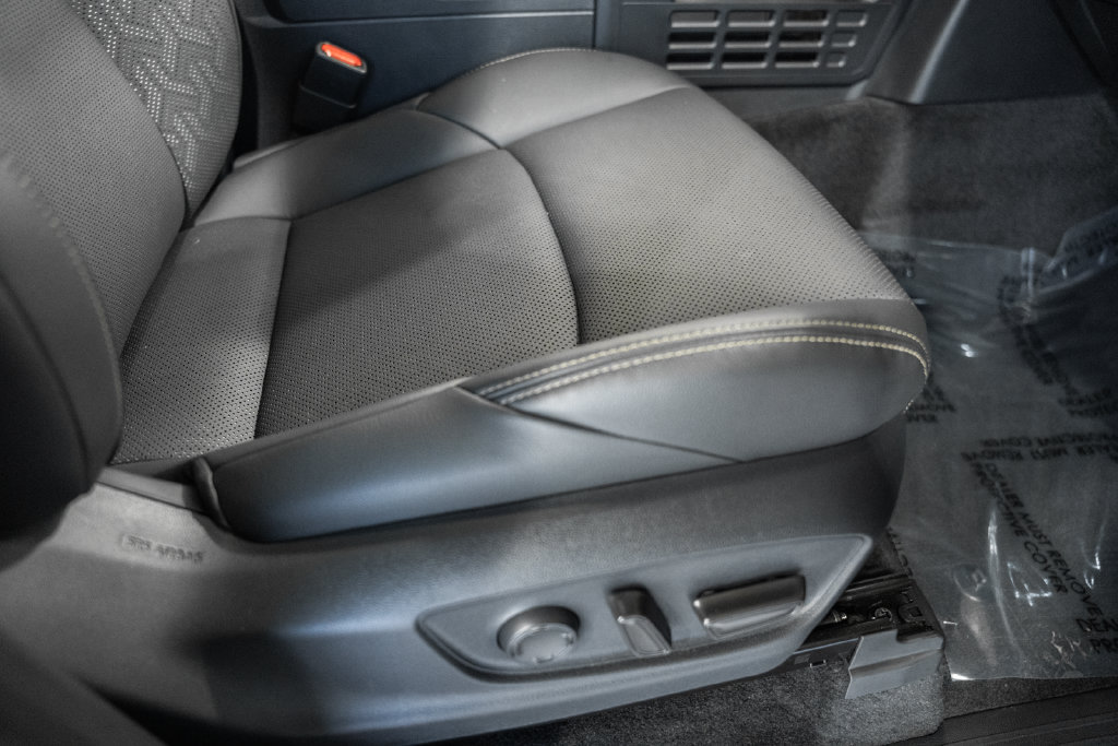Used 2025 Toyota Tacoma Limited AWD/4WD image 40