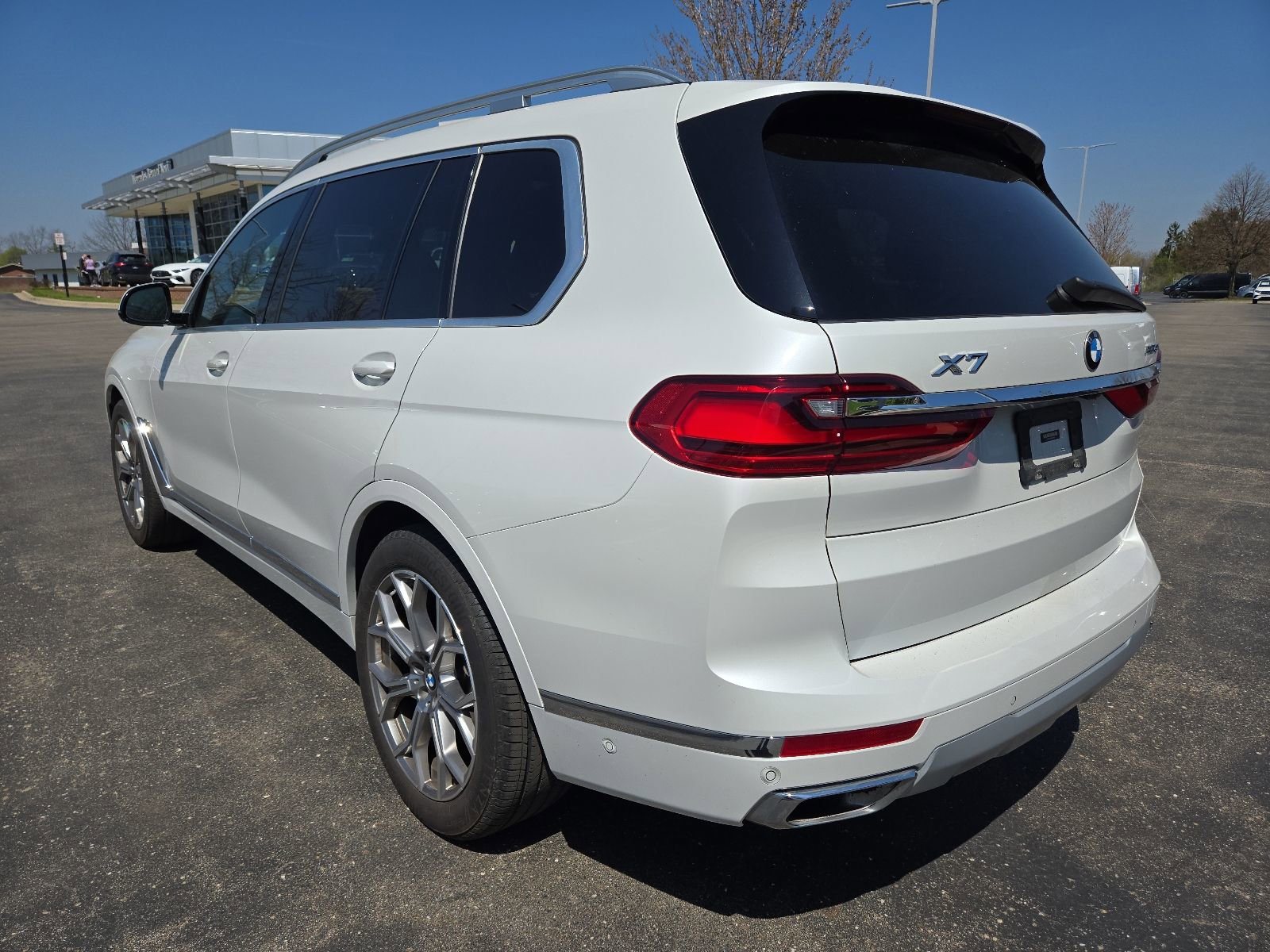 Used 2021 BMW X7 xDrive40i w/ Premium Package AWD/4WD image 3