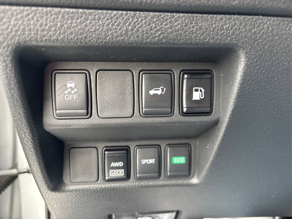 Used 2018 Nissan Rogue SV image 35