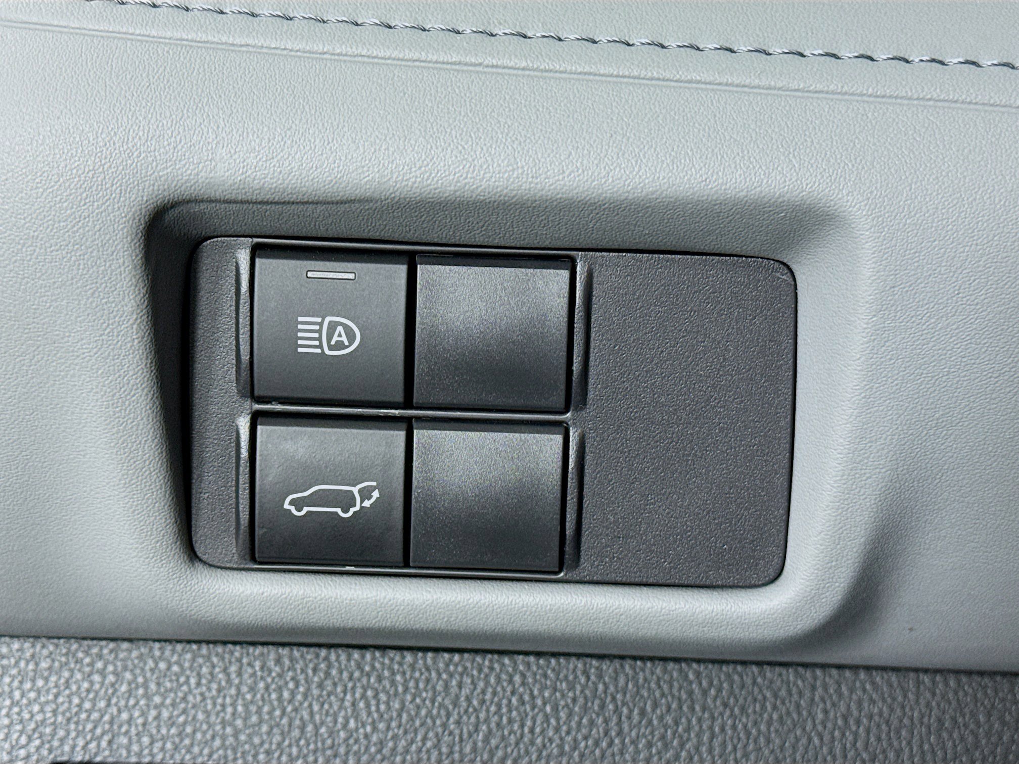 Used 2022 Toyota Highlander XLE AWD/4WD image 10