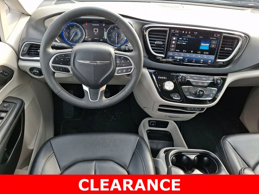 Used 2024 Chrysler Pacifica Touring-L image 12