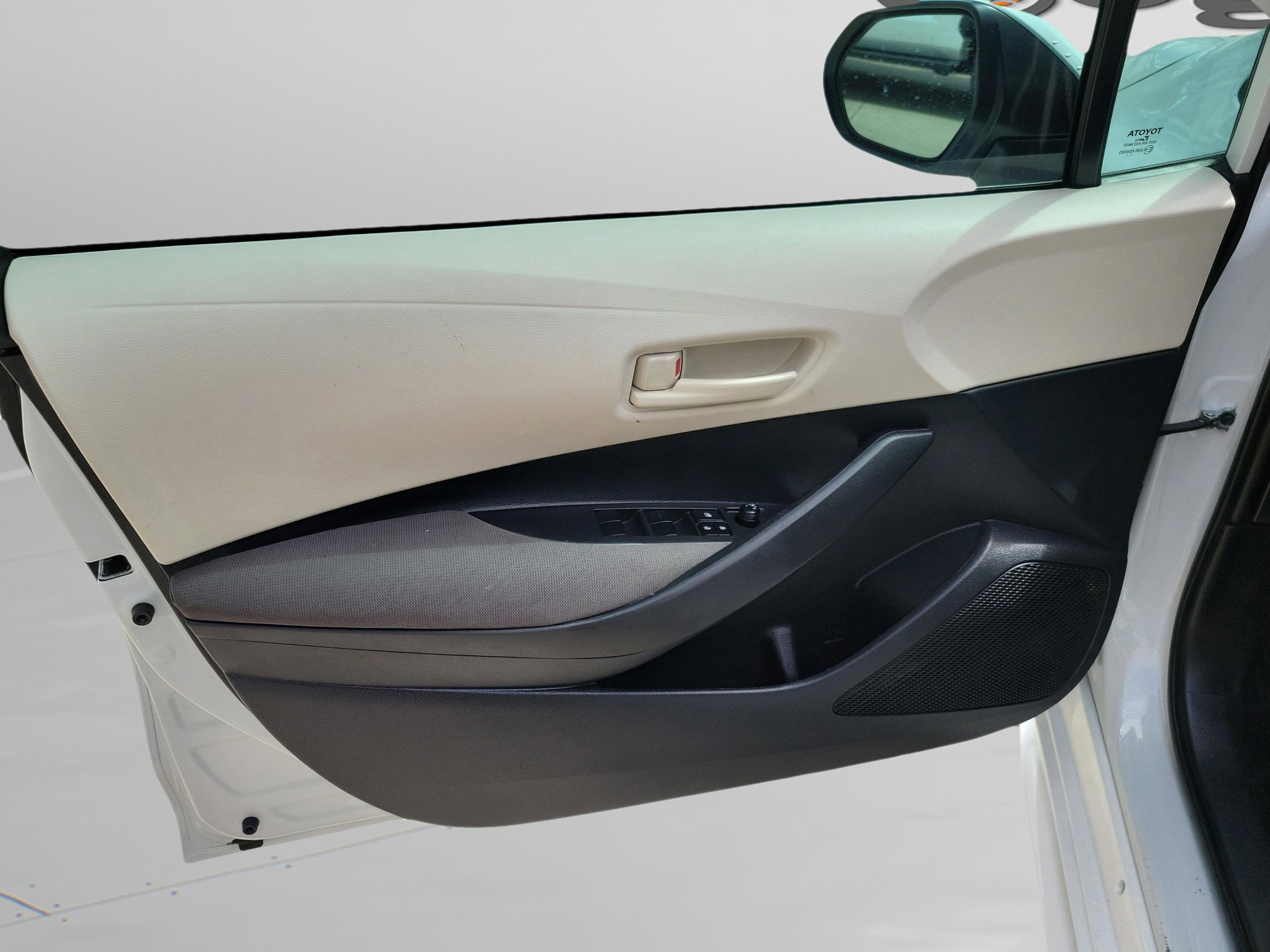 Used 2022 Toyota Corolla LE FWD image 6