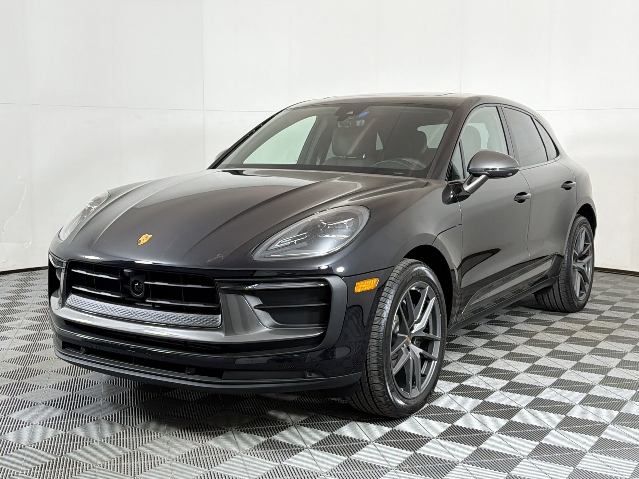 Used 2026 Porsche Macan Turbo AWD/4WD image 1