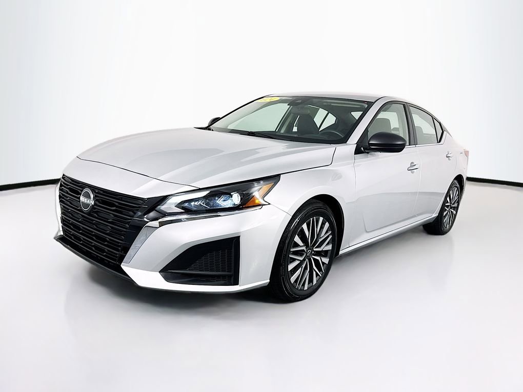 Used 2024 Nissan Altima 2.5 SV image 3