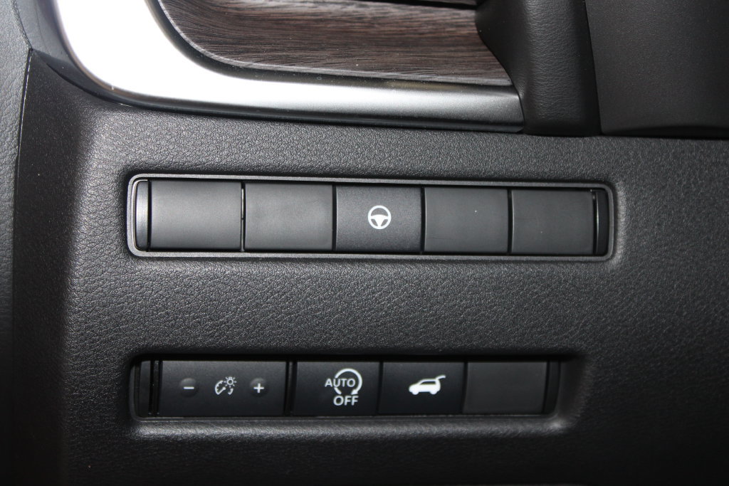 Used 2025 Nissan Rogue Platinum AWD/4WD image 7