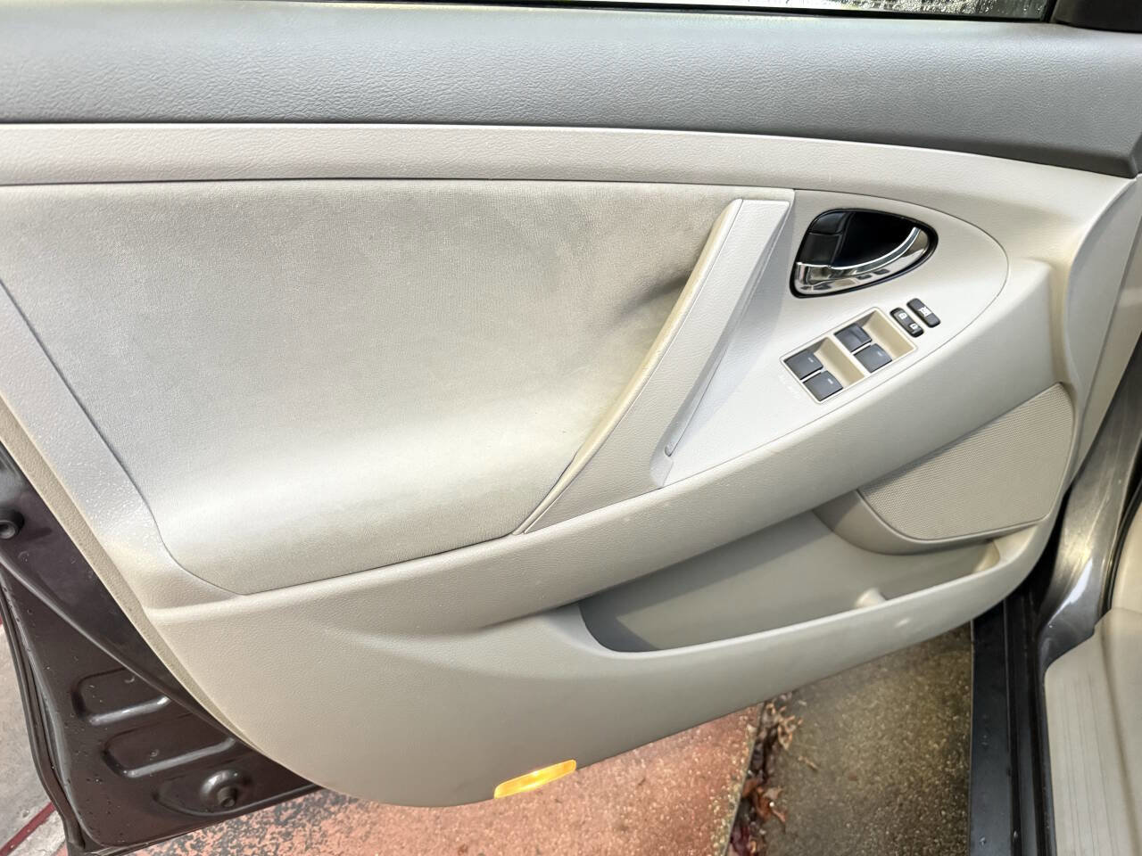 Used 2011 Toyota Camry LE w/ LE Extra-Value Pkg image 16