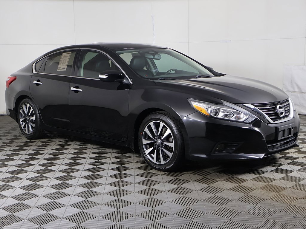 Used 2017 Nissan Altima 2.5 SL w/ Moonroof Package image 46