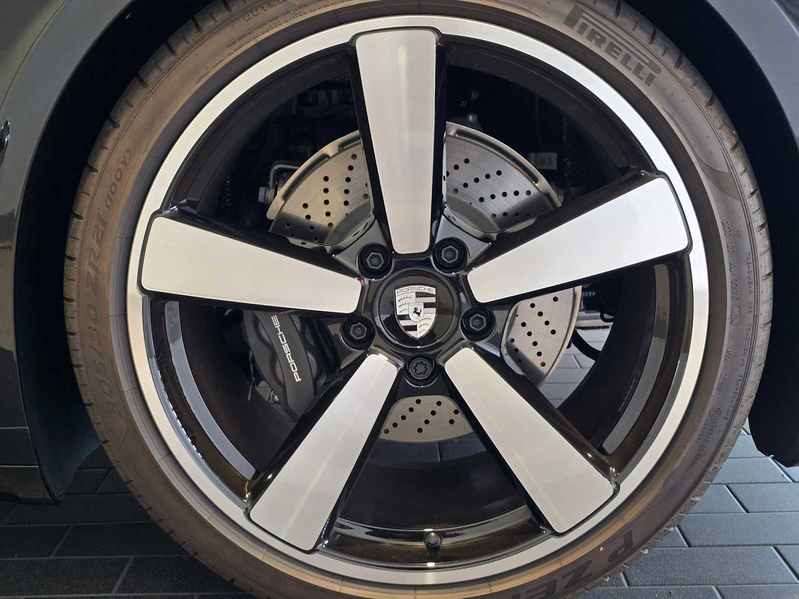 Used 2025 Porsche 911 Carrera image 9