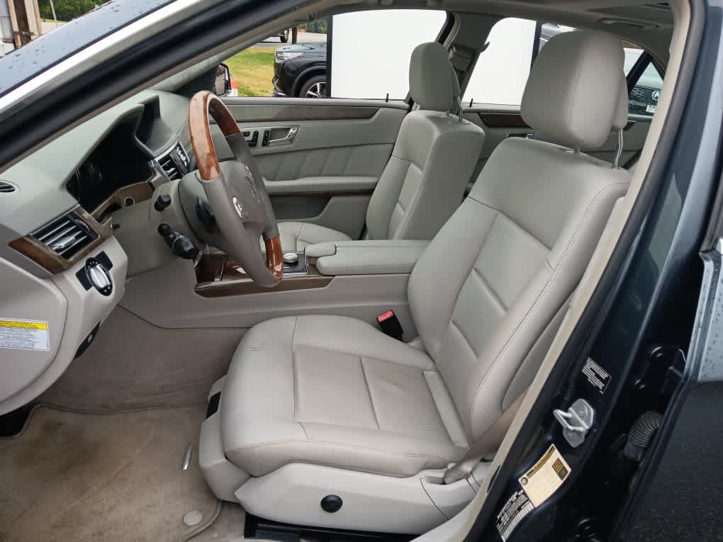 Used 2010 Mercedes-Benz E 350 4MATIC Sedan image 11