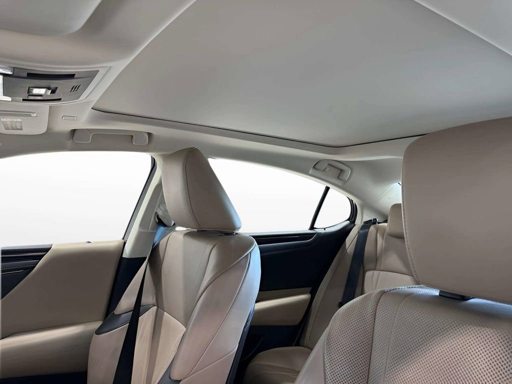 Used 2019 Lexus ES 350 w/ Accessory Package FWD image 36