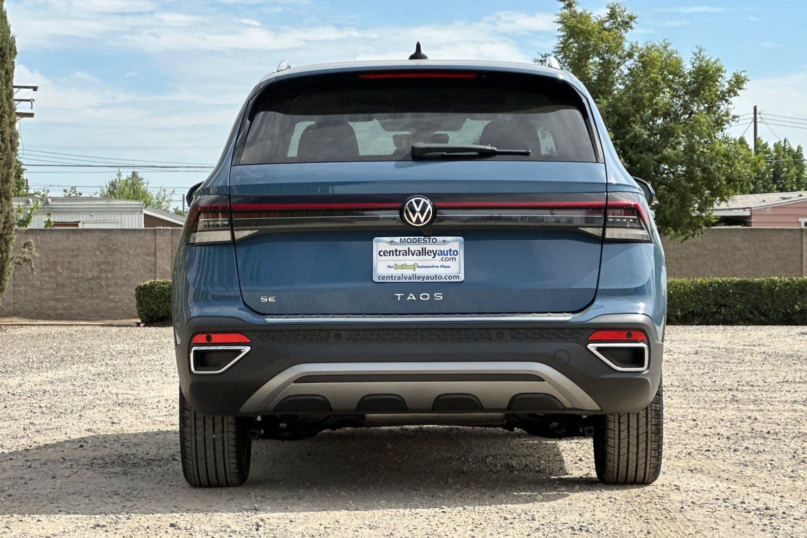 New 2026 Volkswagen Taos SE FWD image 5