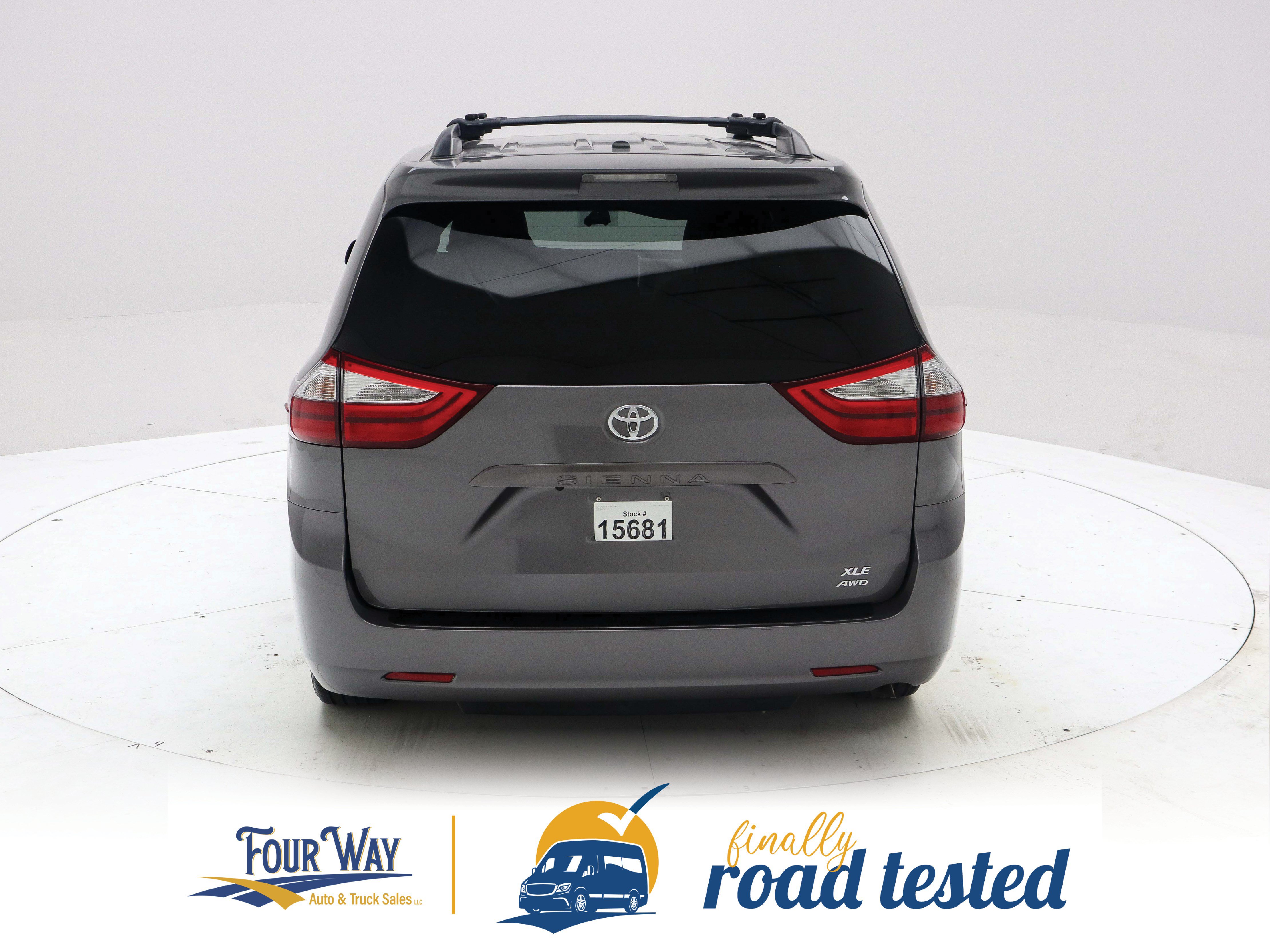 Used 2017 Toyota Sienna XLE AWD/4WD image 5