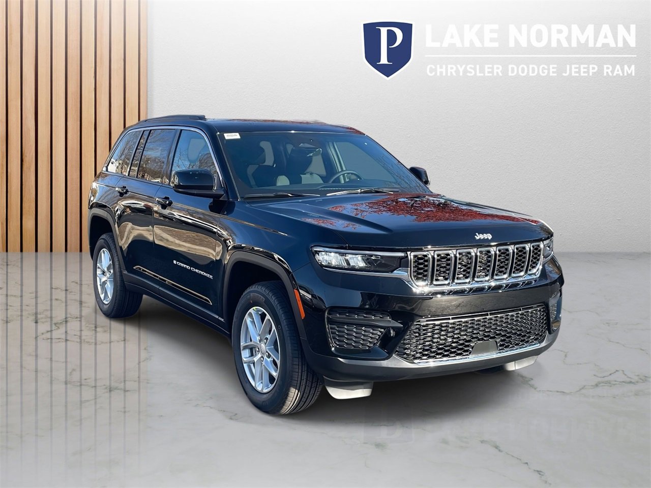 New 2025 Jeep Grand Cherokee Laredo X image 2