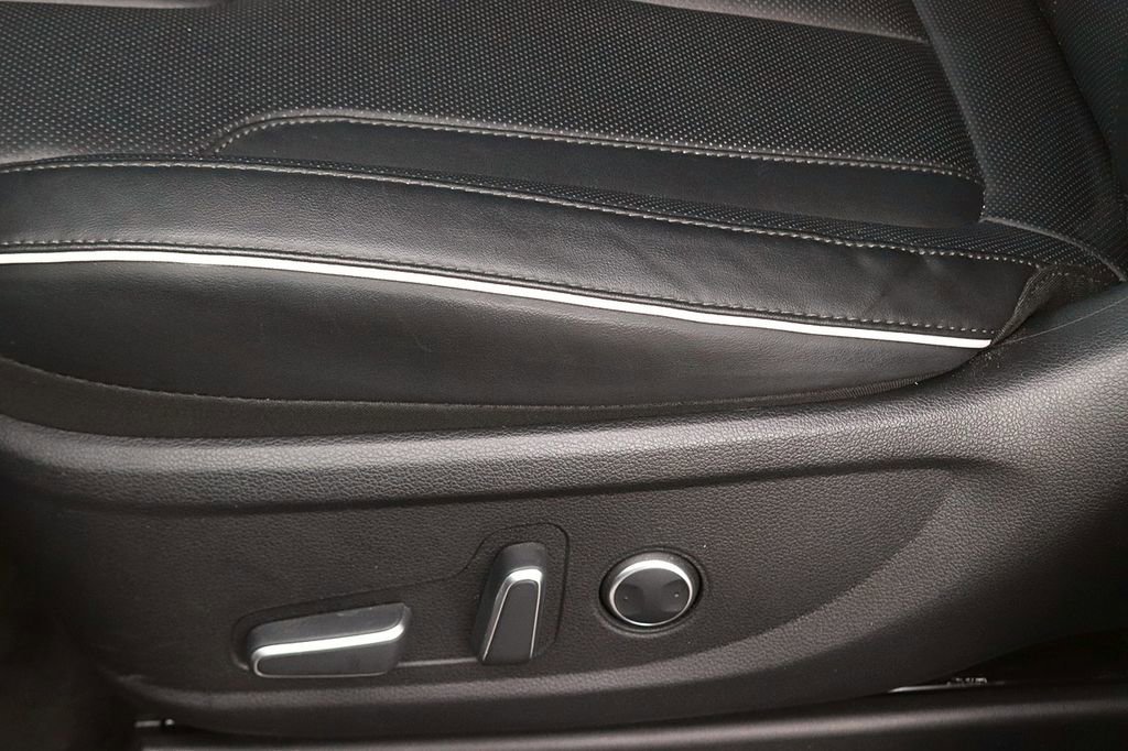 Used 2025 Hyundai Palisade SEL FWD image 17