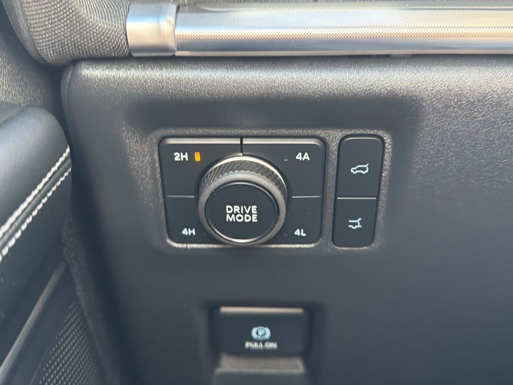 Used 2025 Ford Expedition Platinum image 26