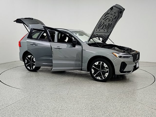 New 2026 Volvo XC60 T8 Plus w/ Protection Package Premier AWD/4WD image 10