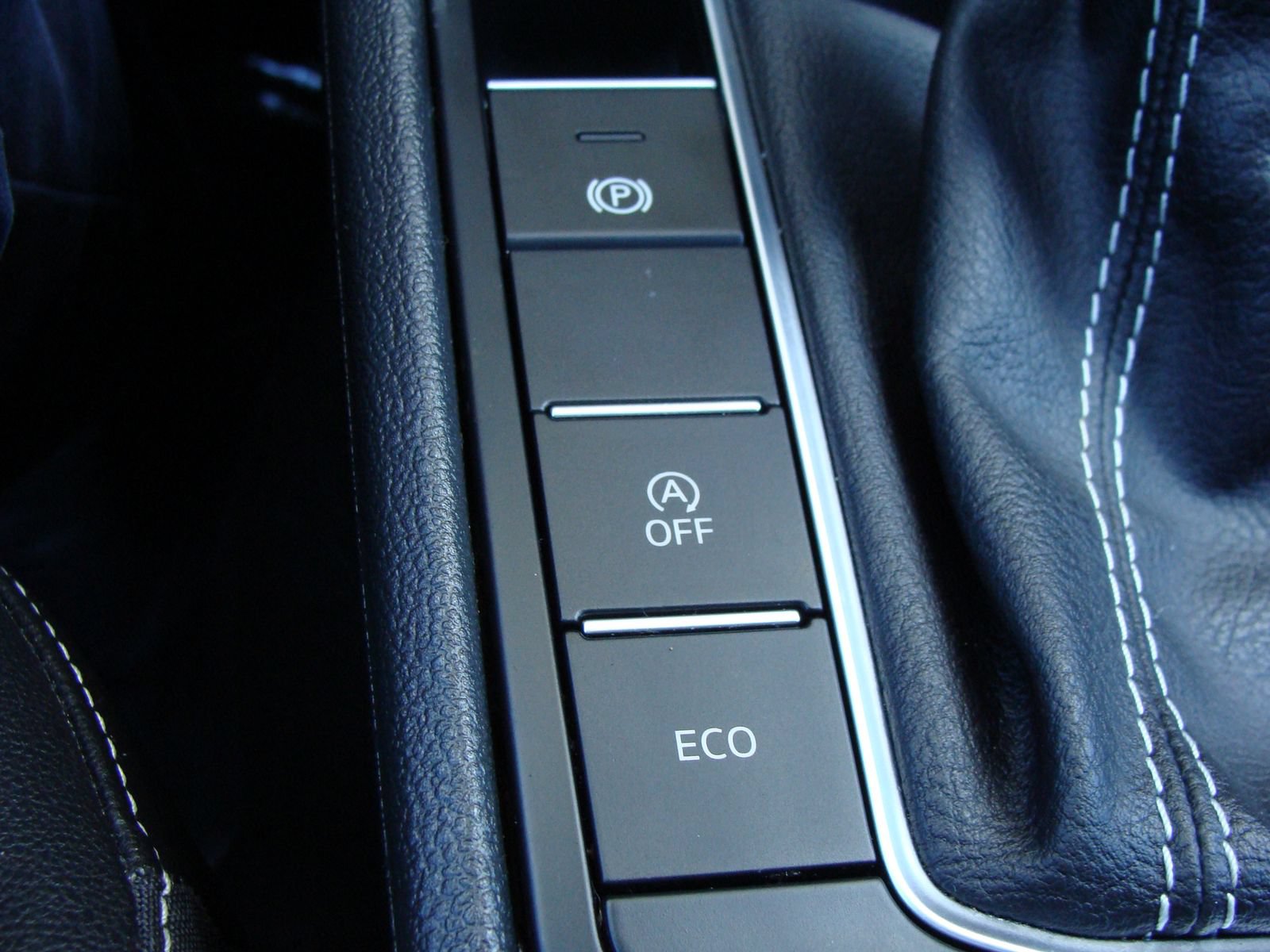 Used 2022 Volkswagen Jetta SE FWD image 17