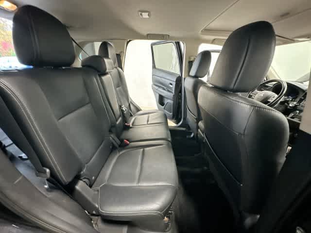 Used 2014 Mitsubishi Outlander GT AWD/4WD image 24