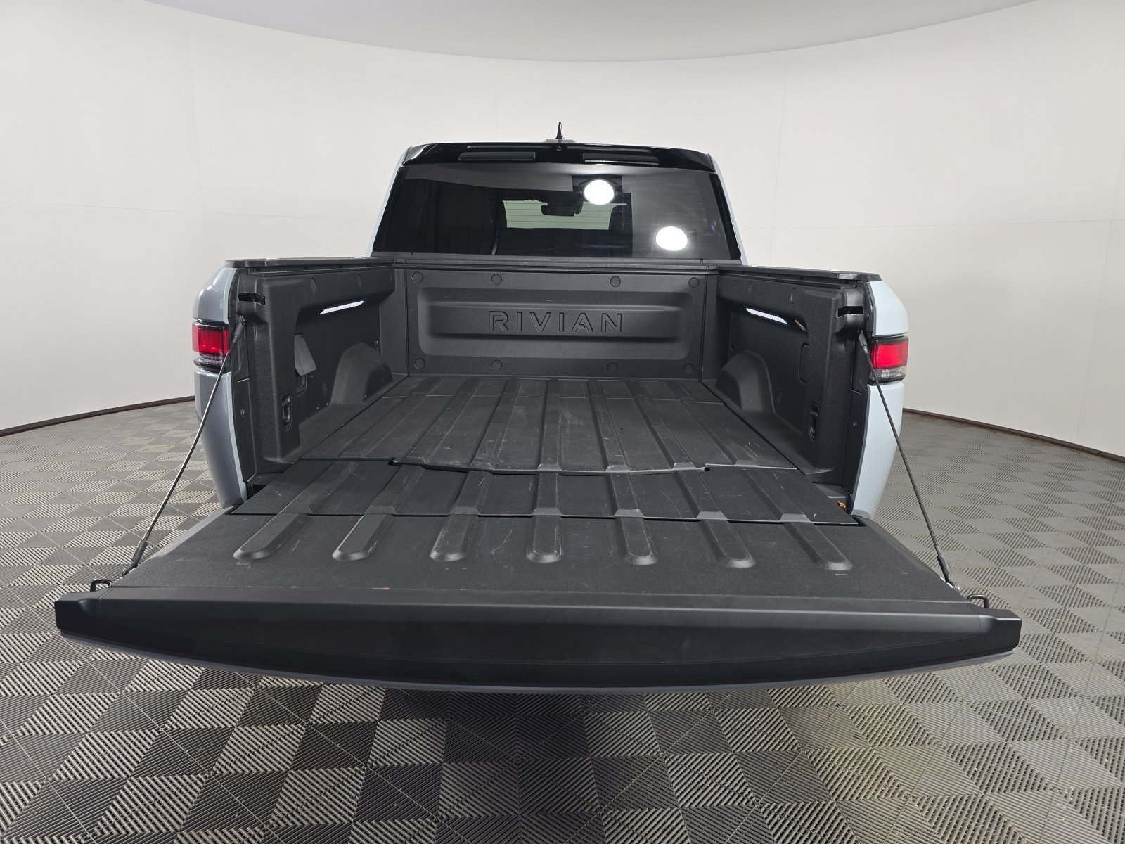 Used 2024 Rivian R1T Adventure Dual AWD/4WD image 15