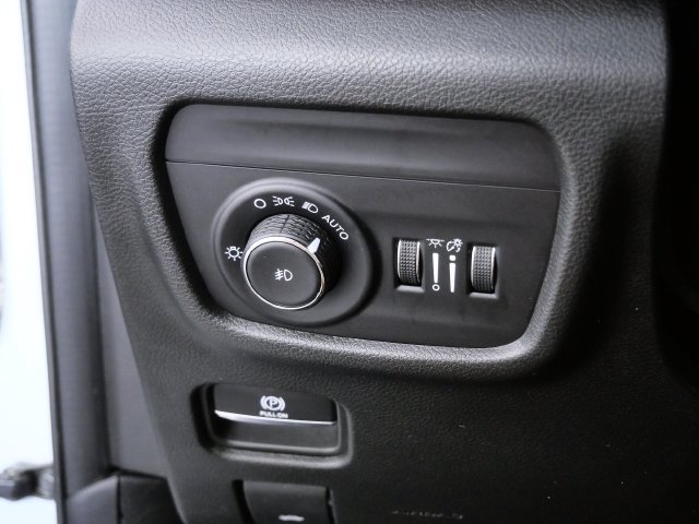 Used 2023 Jeep Grand Cherokee Limited AWD/4WD image 21