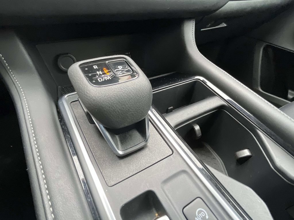 Used 2025 Nissan Pathfinder SV AWD/4WD image 31