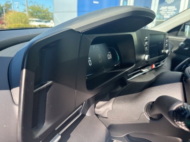 Certified 2025 Hyundai Elantra SE image 22