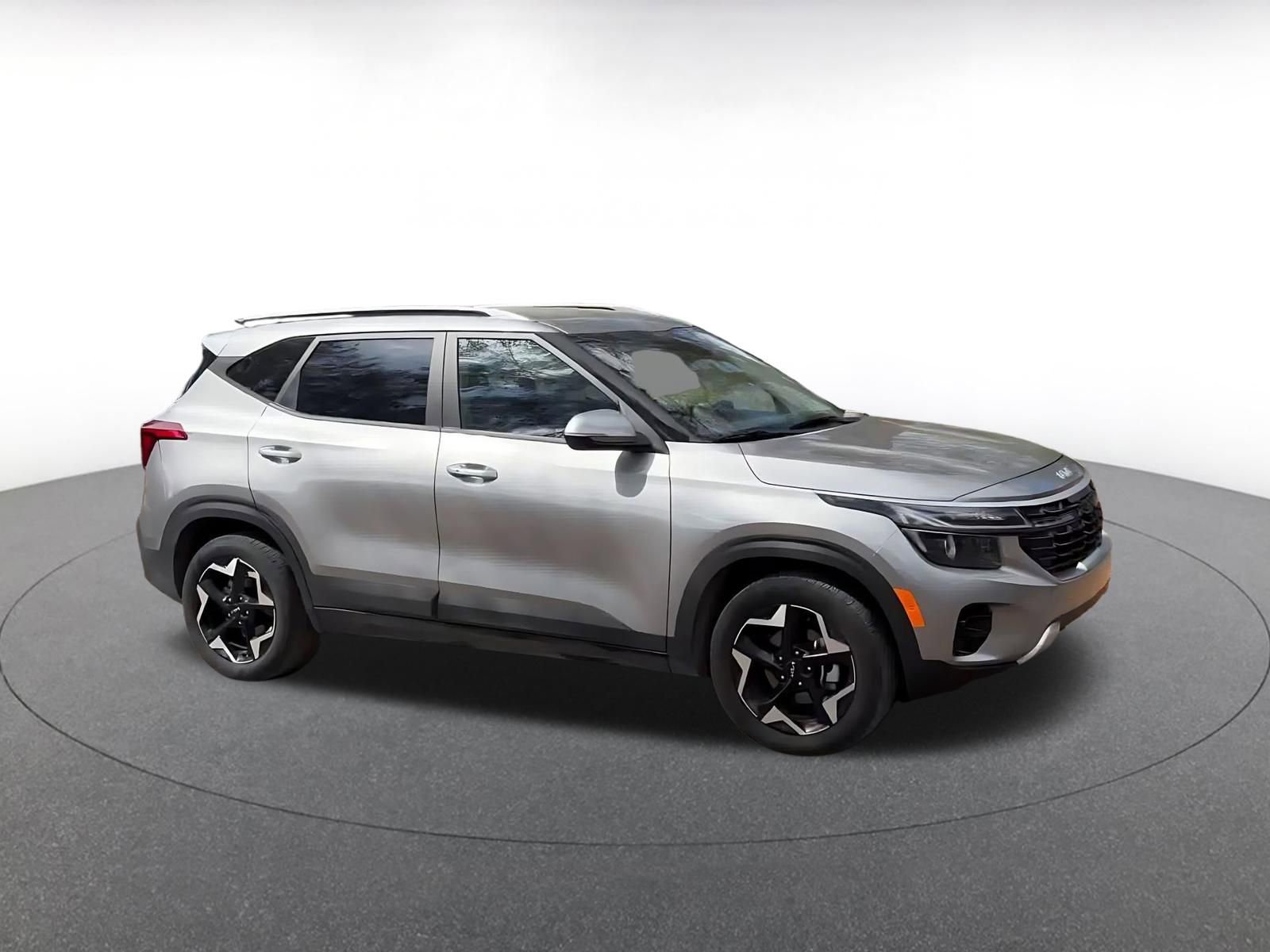Used 2025 Kia Seltos S image 2