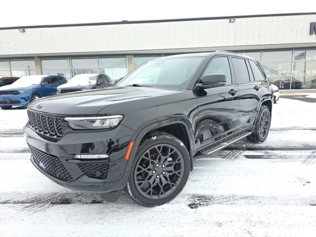 Used 2024 Jeep Grand Cherokee Summit image 2