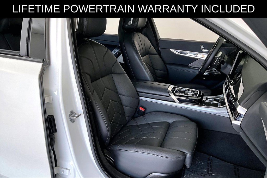 Used 2026 BMW 740i RWD image 9