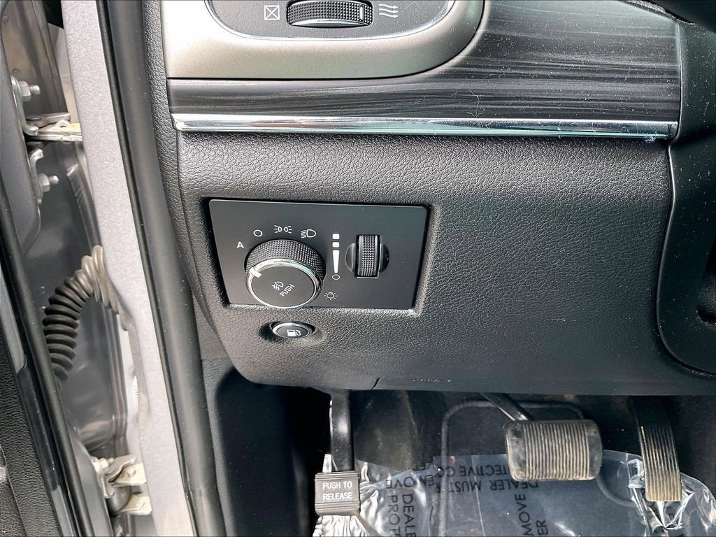 Used 2020 Jeep Grand Cherokee Limited AWD/4WD image 26
