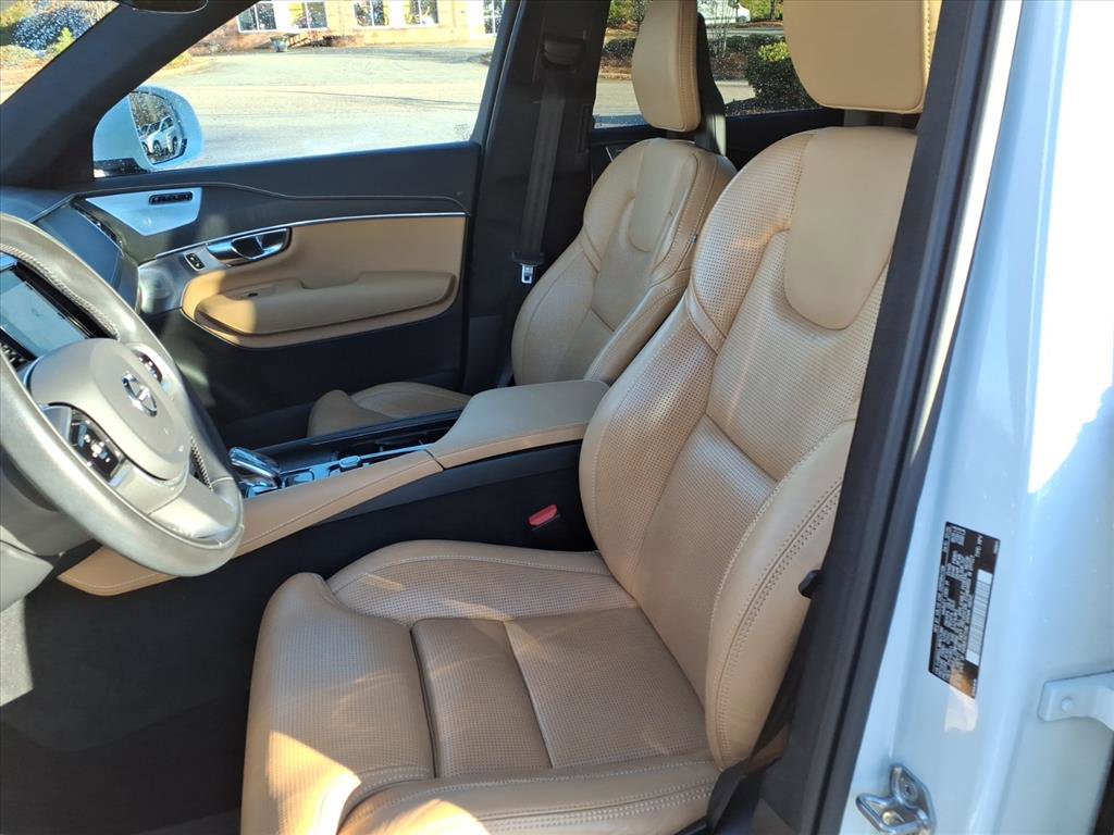 Used 2021 Volvo XC90 T8 Inscription w/ Lounge Package image 18