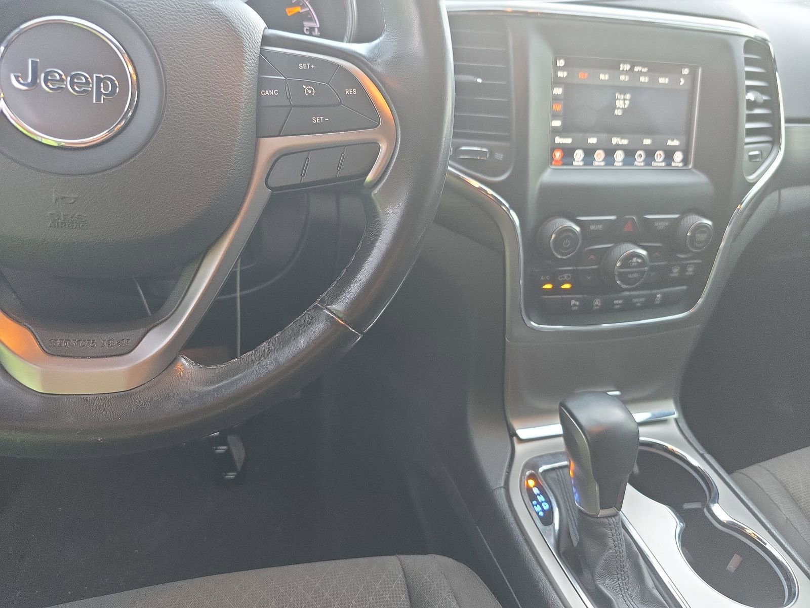 Used 2019 Jeep Grand Cherokee Laredo image 24