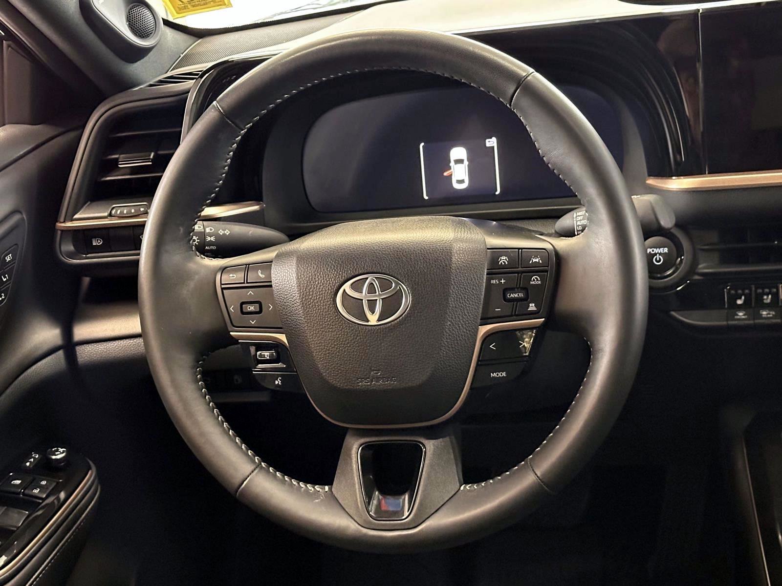 Used 2025 Toyota Crown AWD/4WD image 19