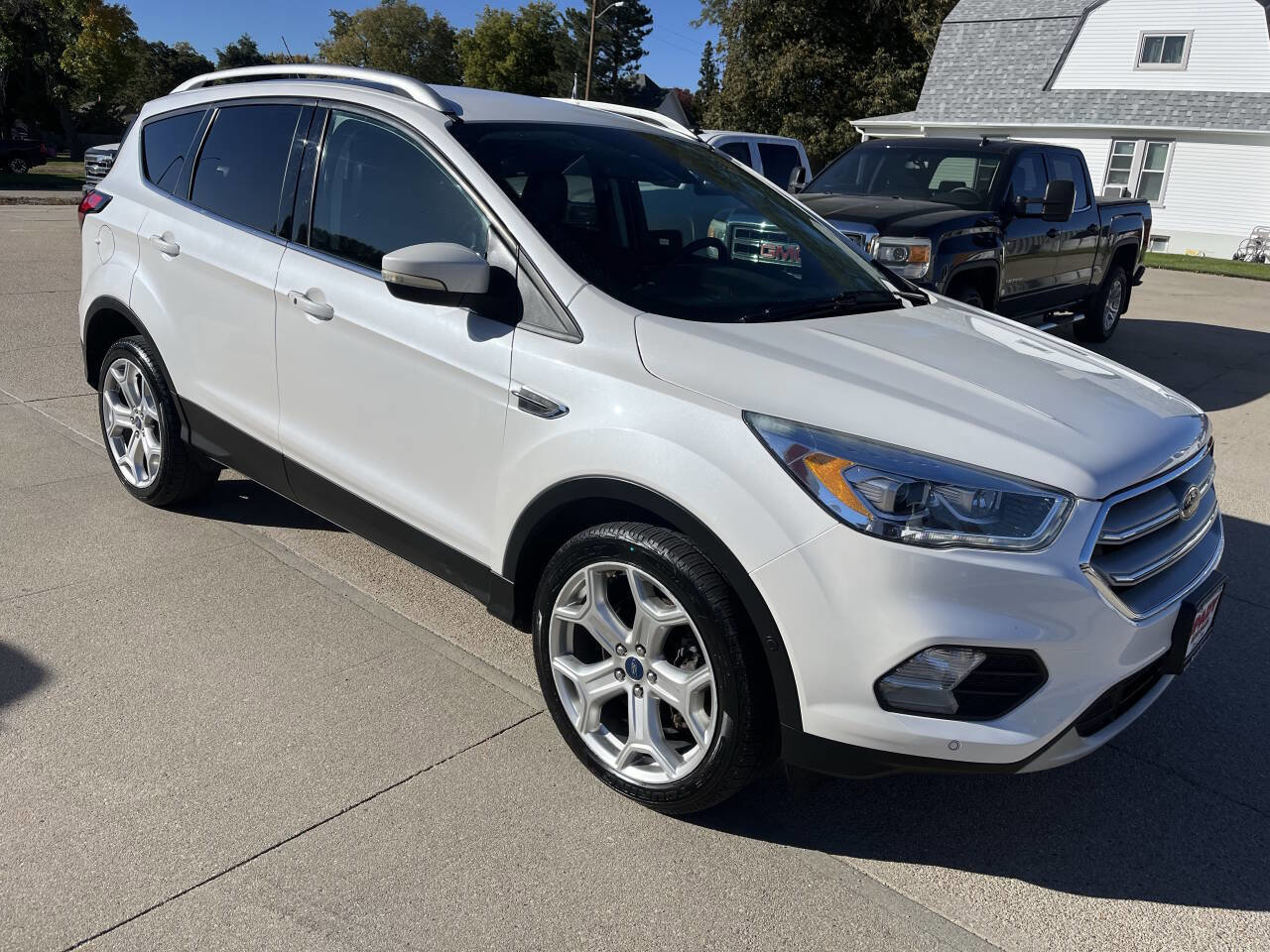 Used 2019 Ford Escape Titanium image 1