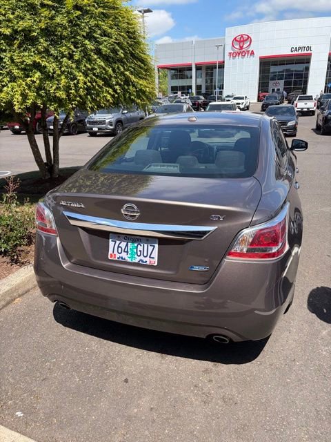 Used 2014 Nissan Altima 2.5 SV w/ Convenience Package FWD image 2