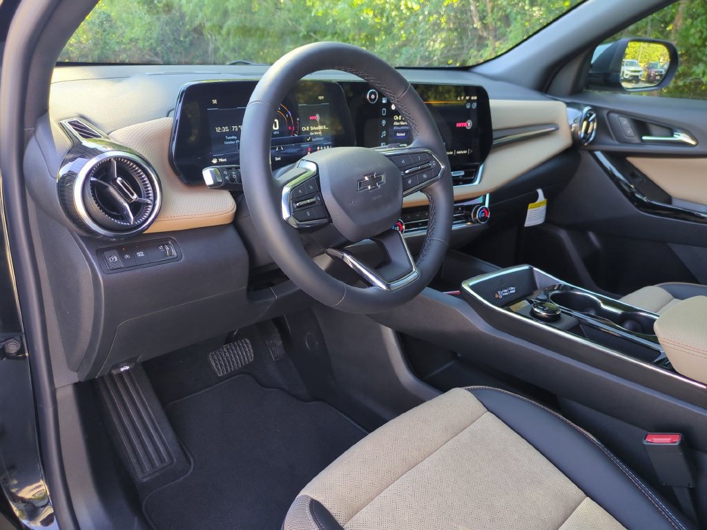 New 2027 Chevrolet Equinox ACTIV w/ Convenience Package III FWD image 16
