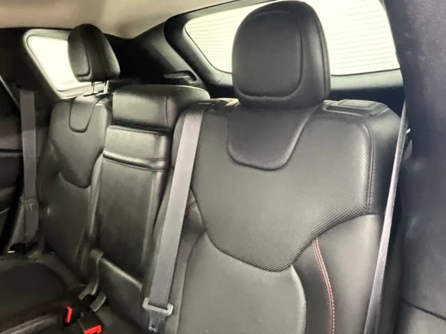 Used 2017 Jeep Cherokee Trailhawk AWD/4WD image 8