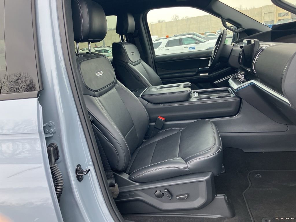 Used 2025 Ford Expedition Max Platinum w/ Stealth Performance Package image 45